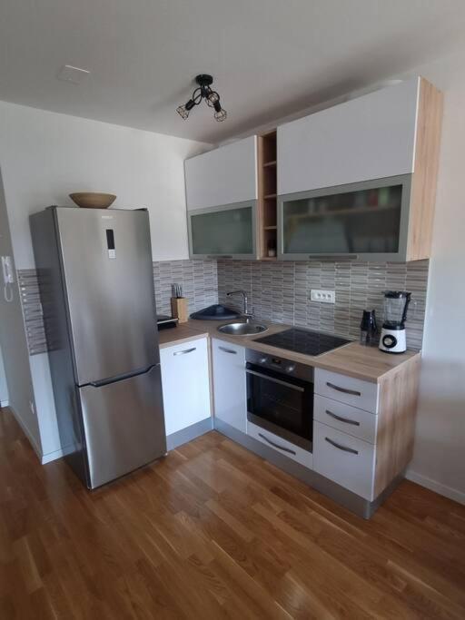 Apartment With Seaview + Private Garage Parking 斯普利特 外观 照片